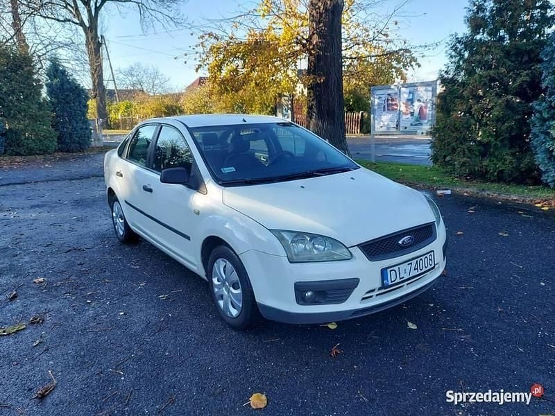 Biały Używany 2005 Ford Focus Sedan/Limuzyna | 3500 zł (Uczciwa cena) - Obraz 1/4