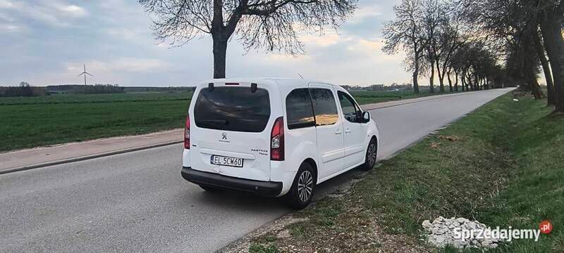 Używany 2016 Peugeot Partner Tepee Minivan | 22 500 zł - Obraz 1/3