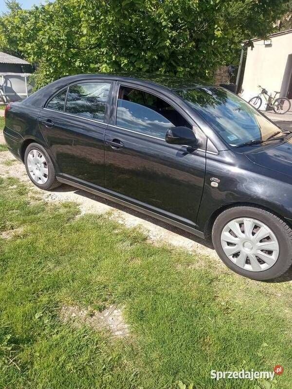 Czarny Używany 2004 Toyota Avensis Hatchback | 6500 zł (Uczciwa cena) - Obraz 1/4