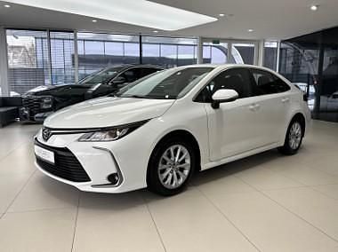 Używany Toyota Corolla Comfort 125 KM (91 kW) 2022 Biały Sedan/Limuzyna