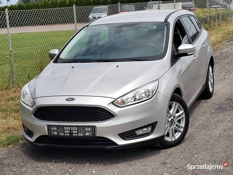 Używany Ford Focus 2017 Srebrny Kombi