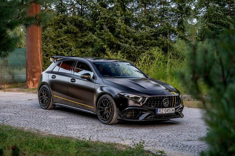 Żółty Używany 2021 Mercedes A45 AMG AMG Hatchback | 239 777 zł - Obraz 1/4