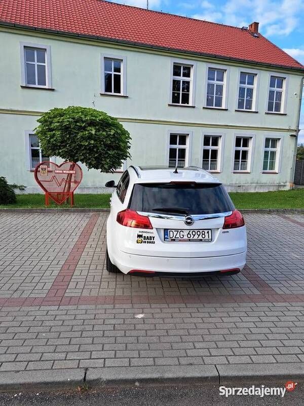 Biały Używany 2012 Opel Insignia Kombi | 22 500 zł (Dobra cena) - Obraz 1/4