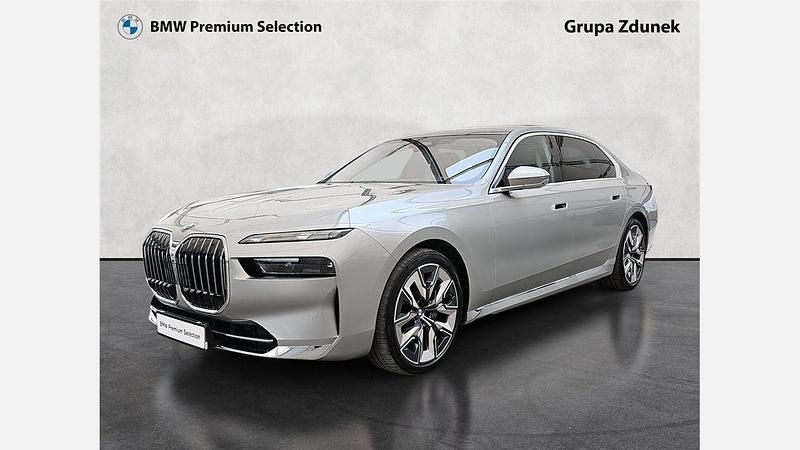 Srebrny space metalizowany Używany 2023 BMW 740 Comfort Edition Sedan/Limuzyna | 449 700 zł (Dobra cena) - Obraz 1/3