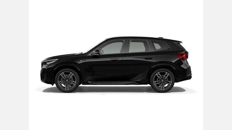 Używany BMW iX1 Luxury Line 150 kW (204 KM) 2023 Czarny szafir metalizowany SUV