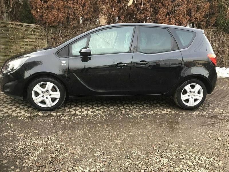 Używany Opel Meriva 2013 Czarny Minivan