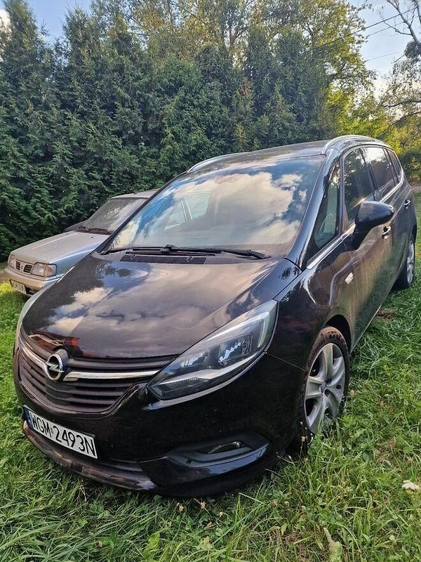 Używany Opel Zafira Elite 2018 Czarny Minivan