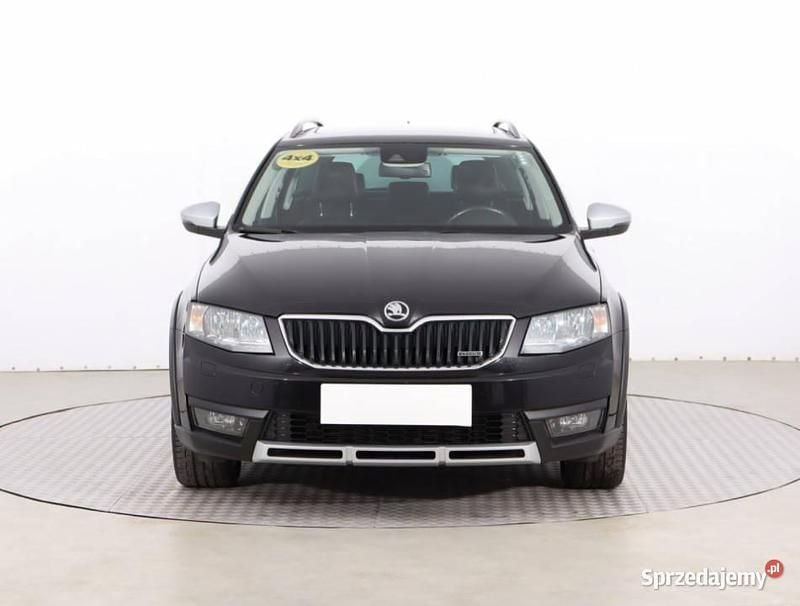 Czarny Używany 2015 Skoda Octavia Kombi | 47 999 zł (Super Cena) - Obraz 1/4