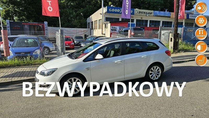 Biały Używany 2013 Opel Astra Kombi | 22 900 zł (Dobra cena) - Obraz 1/4