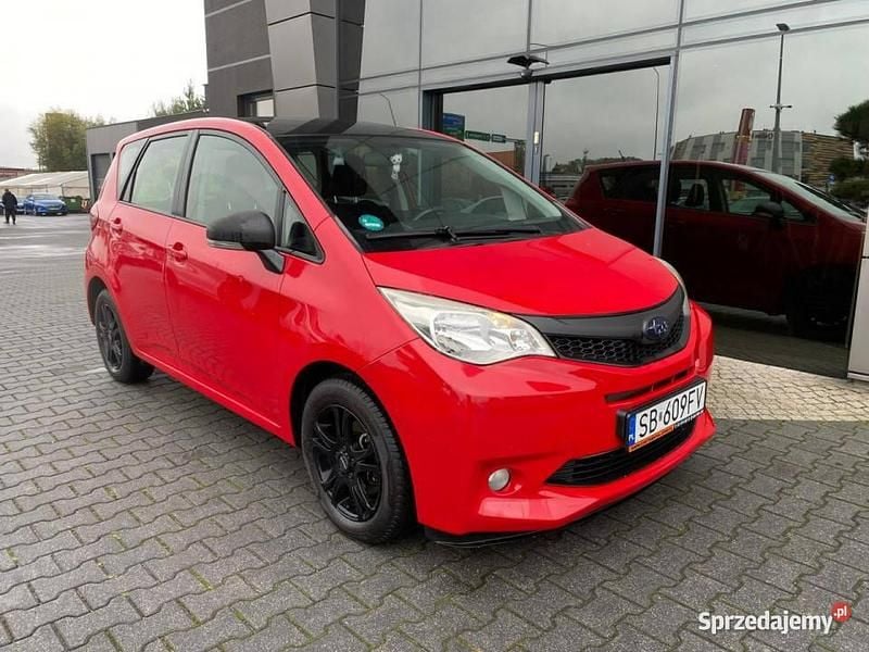 Czerwony (metalik) Używany 2012 Subaru Trezia Hatchback | 24 900 zł - Obraz 1/4