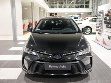 Używany Toyota Corolla Comfort 122 KM (89 kW) 2021 Czarny Sedan/Limuzyna