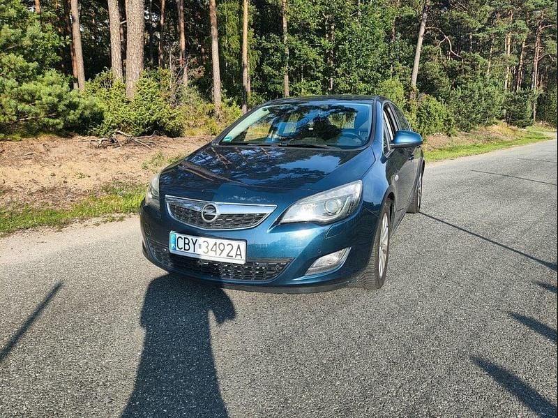 Używany Opel Astra 120 KM (88 kW) 2011 Niebieski Hatchback