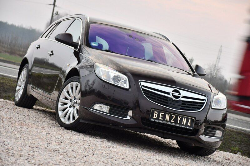 Używany Opel Insignia 250 KM (183 kW) 2013 Brązowy (metalik, perła) Kombi