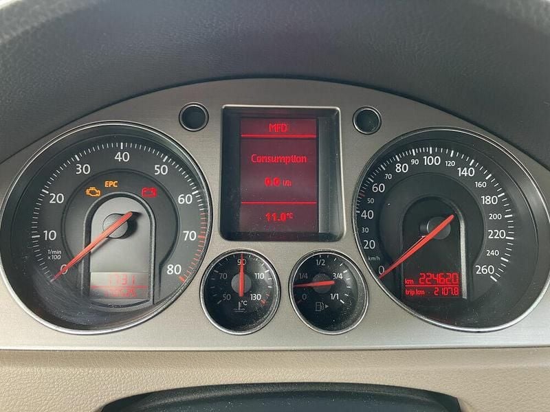 Używany VW Passat 160 KM (117 kW) 2008 Brązowobeżowy Sedan/Limuzyna