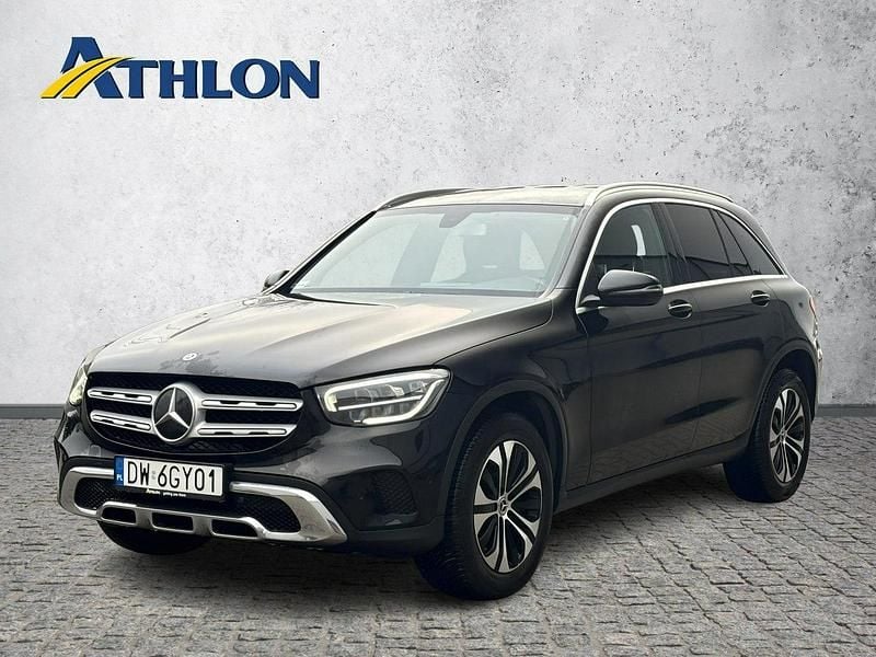 Używany Mercedes GLC200 163 KM (119 kW) 2019 Czarny (metalik) SUV