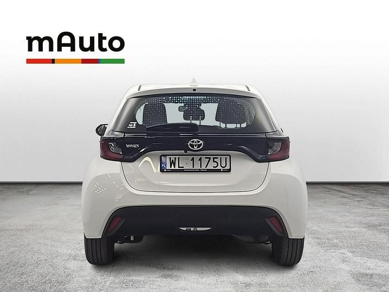 Używany Toyota Yaris Comfort 125 KM (91 kW) 2022 Biały Hatchback
