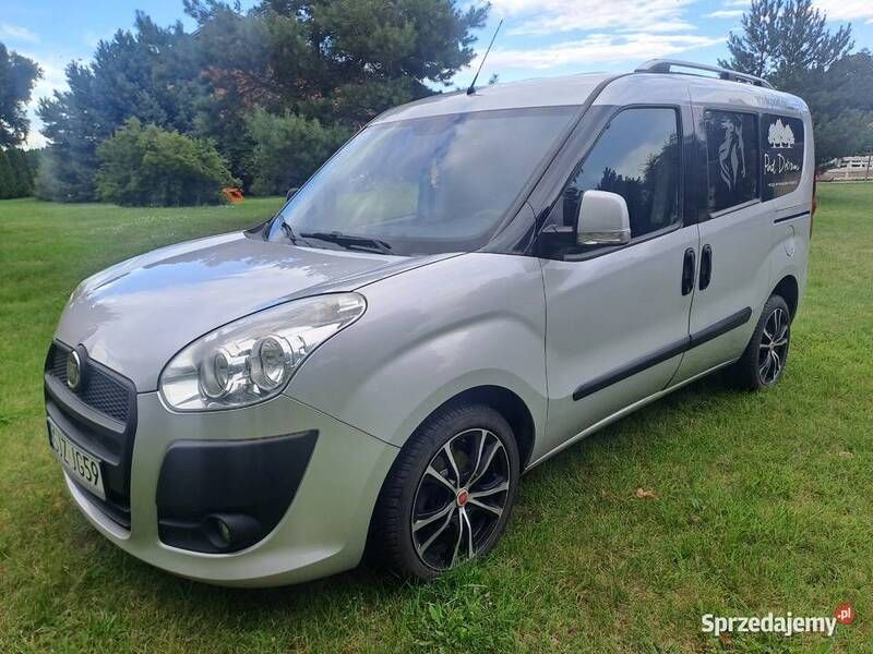 Srebrny Używany 2013 Fiat Doblò Minivan | 27 500 zł (Uczciwa cena) - Obraz 1/4