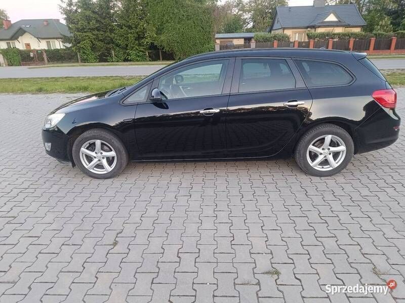Czarny Używany 2011 Opel Astra Kombi | 21 500 zł (Dość drogi) - Obraz 1/4
