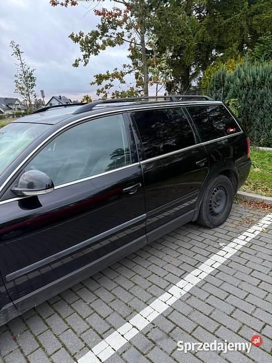 Czarny Używany 2004 VW Passat Kombi | 5000 zł (Uczciwa cena) - Obraz 1/4