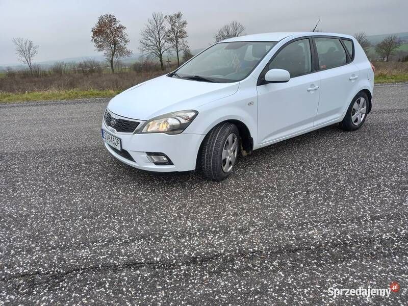 Biały Używany 2011 Kia Ceed Hatchback | 12 900 zł - Obraz 1/4