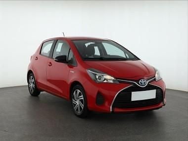 Używany Toyota Yaris 101 KM (74 kW) 2016 Czerwony Hatchback