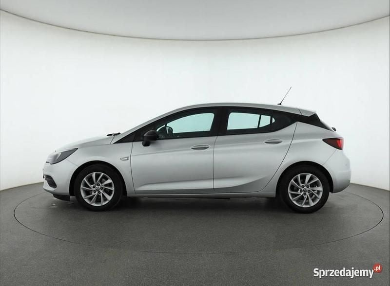 Używany Opel Astra 2021 Srebrny Hatchback
