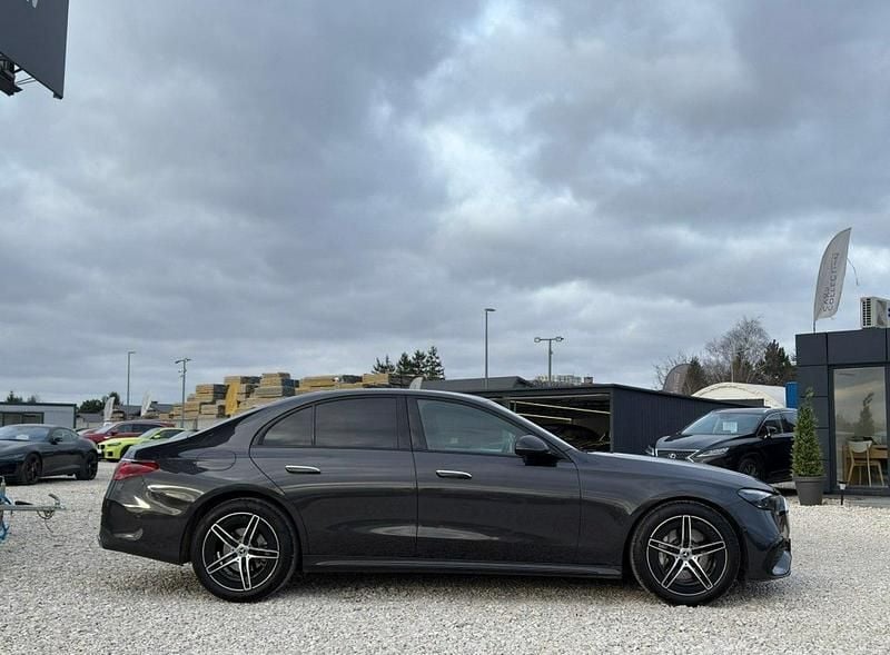 Używany Mercedes E220 197 KM (144 kW) 2023 Czarny (metalik) Sedan/Limuzyna