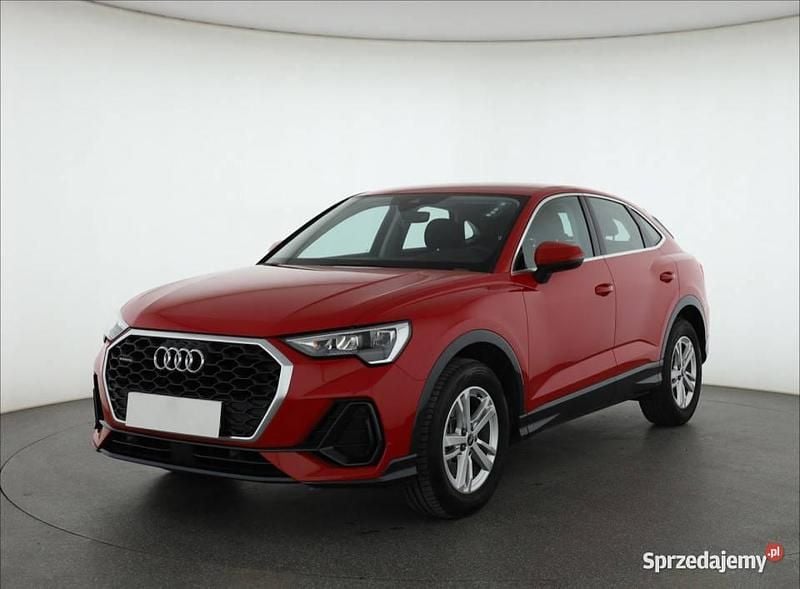 Używany Audi Q3 Sportback 2021 Czerwony SUV