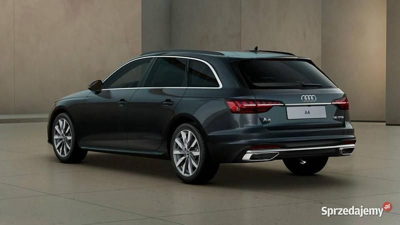Szary Używany 2024 Audi A4 Ambiente Kombi | 152 900 zł - Obraz 1/4