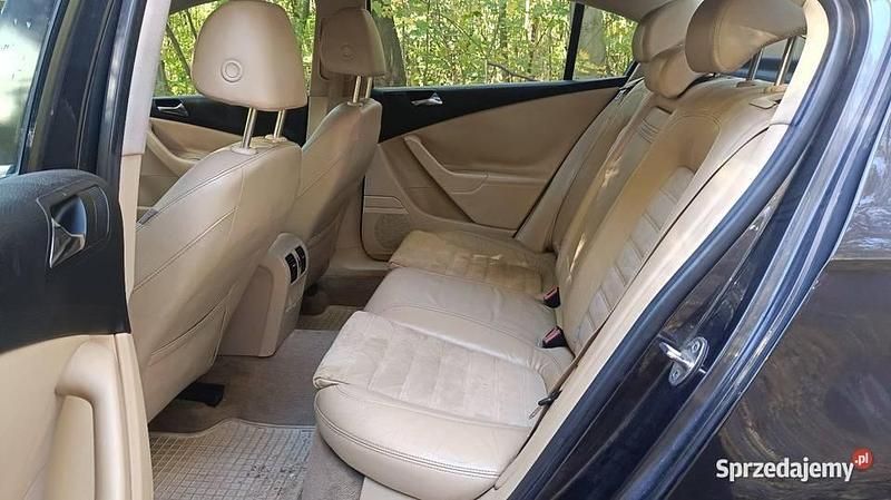 Używany VW Passat 2006 Brązowy Sedan/Limuzyna