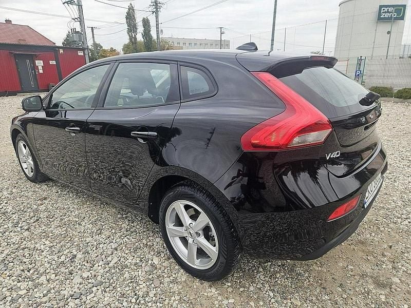 Używany Volvo V40 120 KM (88 kW) 2016 Czarny Hatchback