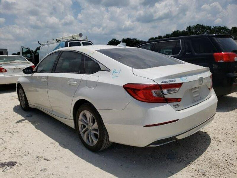 Używany Honda Accord LX 192 KM (141 kW) 2019 Biały Sedan/Limuzyna