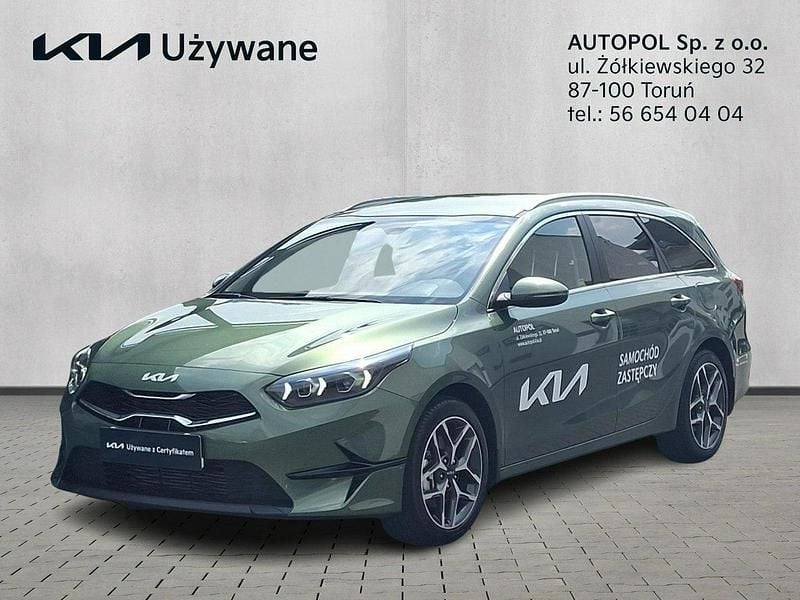Zielony jasny (metalik) Używany 2025 Kia Ceed 2 Kombi | 119 900 zł (Drogi) - Obraz 1/4