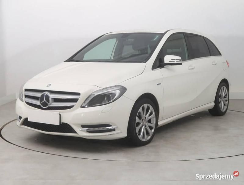 Używany Mercedes B180 2012 Czarny Minivan