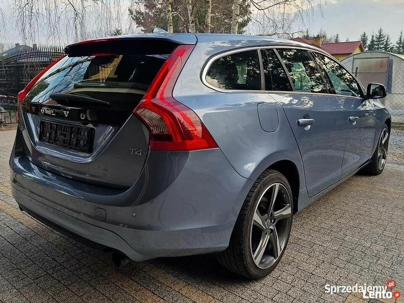 Używany Volvo V60 Summum 2017 Niebieski Kombi