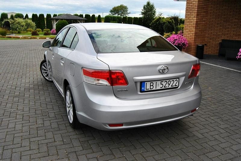 Srebrny Używany 2010 Toyota Avensis Sedan/Limuzyna | 17 900 zł (Dobra cena) - Obraz 1/4