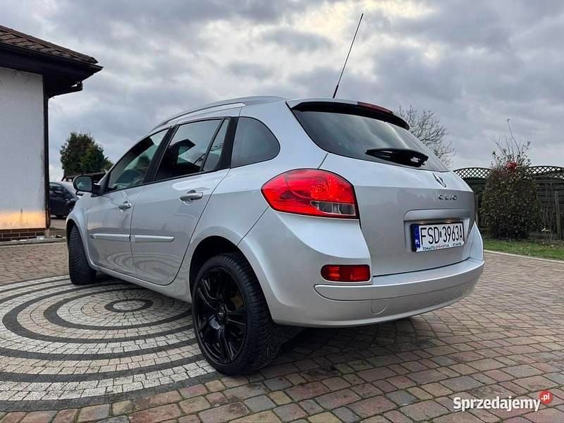 Srebrny Używany 2010 Renault Clio GrandTour Kombi | 14 500 zł (Uczciwa cena) - Obraz 1/4
