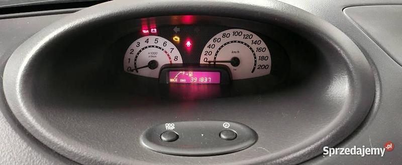 Czarny Używany 2002 Toyota Yaris Hatchback | 6000 zł - Obraz 1/4