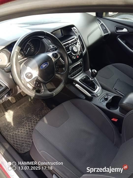 Wiśniowy Używany 2012 Ford Focus Hatchback | 20 500 zł (Uczciwa cena) - Obraz 1/4