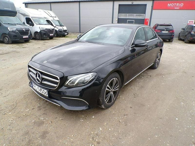 Czarny Używany 2019 Mercedes E220 Sedan/Limuzyna | 95 500 zł (Super Cena) - Obraz 1/4