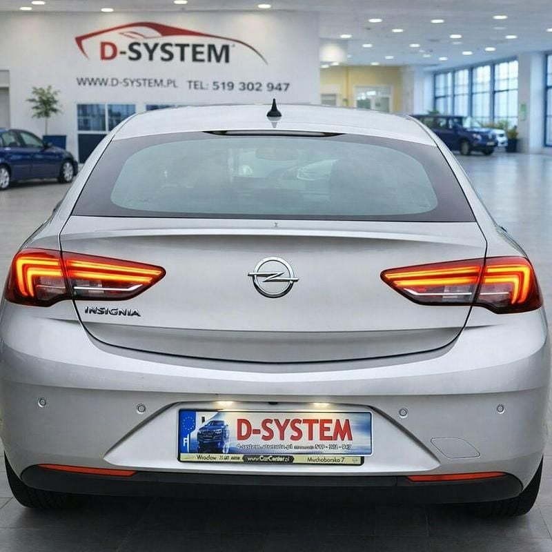 Używany Opel Insignia 122 KM (89 kW) 2021 Srebrny Sedan/Limuzyna