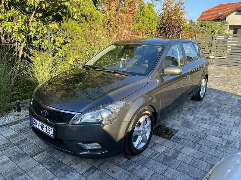 Szary Używany 2011 Kia Ceed 2 Hatchback | 17 900 zł (Dobra cena) - Obraz 1/4