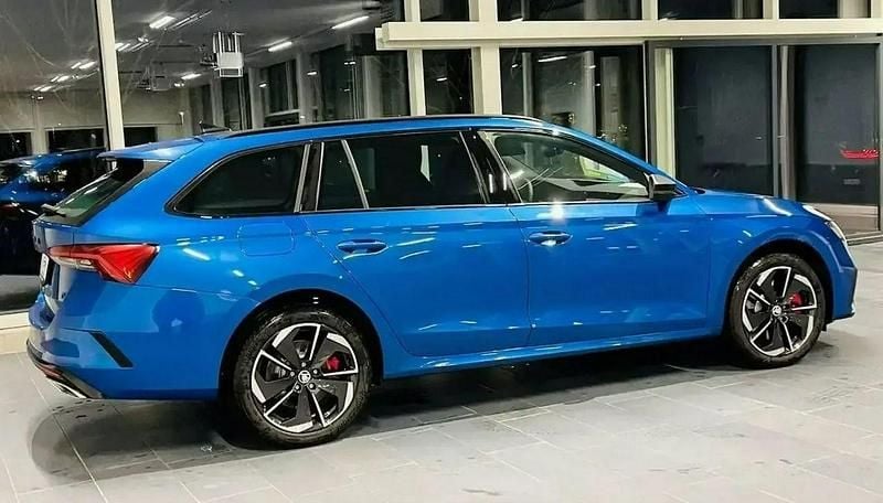 Nowe Skoda Octavia RS 265 KM (194 kW) 2025 Niebieski Kombi