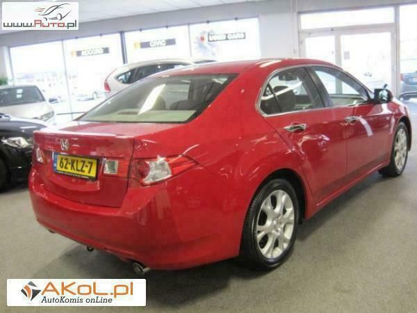 Używany Honda Accord 156 KM (114 kW) 2010 Czerwony Sedan/Limuzyna