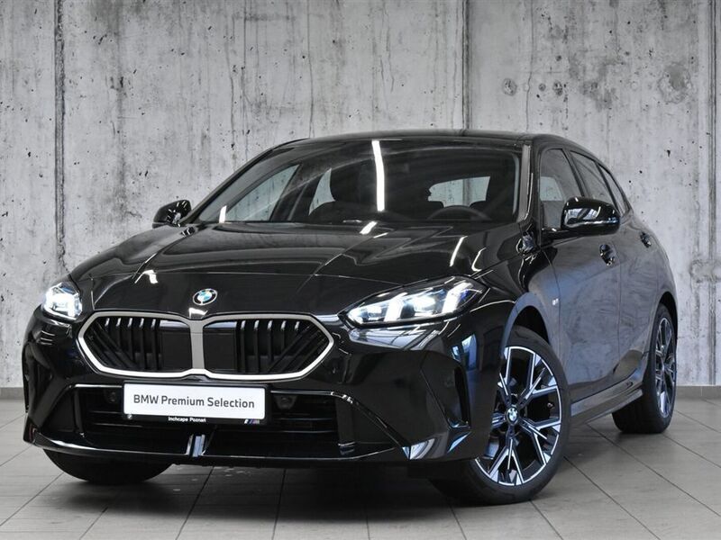 Czarny szafir metalizowany Używany 2024 BMW 118 Shadowline Hatchback | 149 700 zł - Obraz 1/3