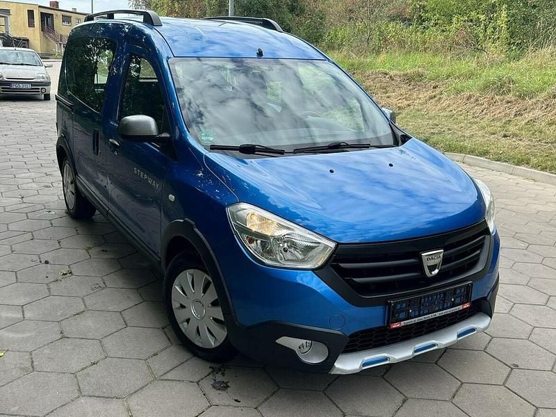 Używany Dacia Dokker Stepway 90 KM (66 kW) 2015 Niebieski Minivan