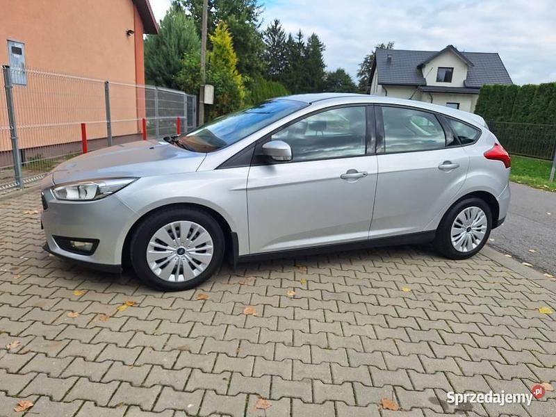Używany Ford Focus 2016 Srebrny Hatchback