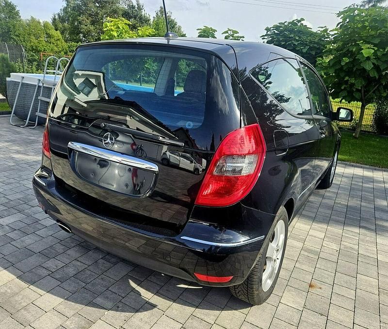 Używany Mercedes A180 116 KM (85 kW) 2009 Czarny Hatchback