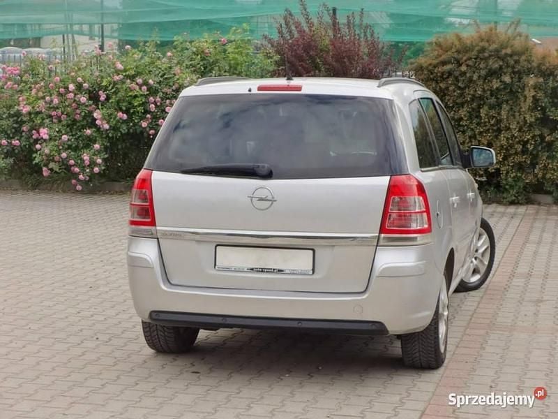 Używany Opel Zafira 110 KM (80 kW) 2011 Srebrny Minivan