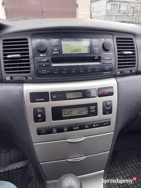 Używany Toyota Corolla 2006 Srebrny Kombi